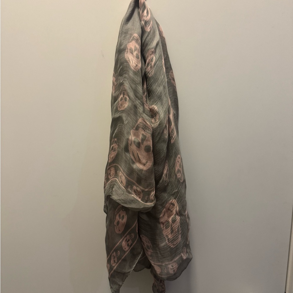 Alexander McQueen classic scarf